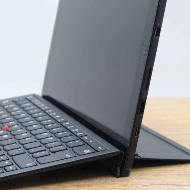 Tani Tablet Lenovo ThinkPad X1 2nd Gen 2w1 Intel Core i5-7Y54 8GB RAM 256GB SSD 12 cali 2K Dotykowy Klasa C idealny do pracy zdalnej, do przeglądania internetu i do nauki