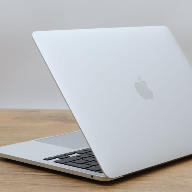 Używany Laptop Apple MacBook Pro A2289 2020 Intel Core i5-8257U 16GB RAM 512GB NVMe 13,3 cali Silver Klasa A idealny do pracy zdalnej, do przeglądania internetu i do nauki