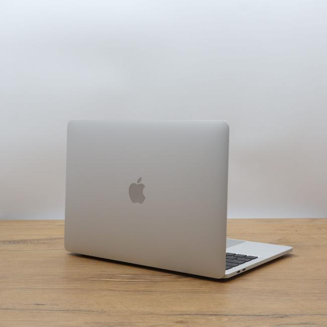 Poleasingowy Laptop Apple MacBook Pro A2289 2020 Intel Core i5-8257U 16GB RAM 512GB NVMe 13,3 cali Silver Klasa A idealny do pracy zdalnej, do pracy biurowej i do domu