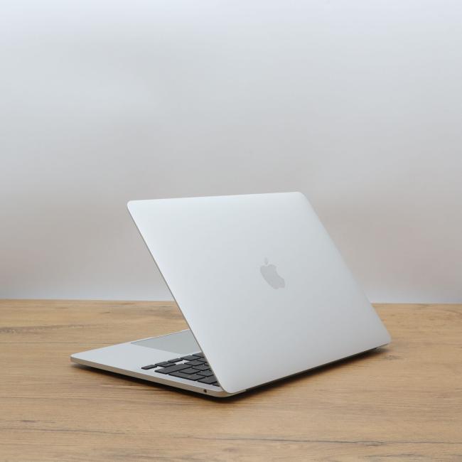 Używany Laptop Apple MacBook Pro A2289 2020 Intel Core i5-8257U 16GB RAM 512GB NVMe 13,3 cali Silver Klasa A idealny do pracy zdalnej, do pracy biurowej i do domu