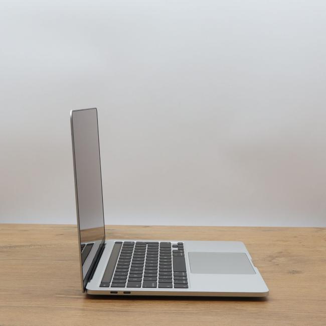 Tani Laptop Apple MacBook Pro A2289 2020 Intel Core i5-8257U 16GB RAM 512GB NVMe 13,3 cali Silver Klasa A idealny do pracy zdalnej, do przeglądania internetu i do nauki