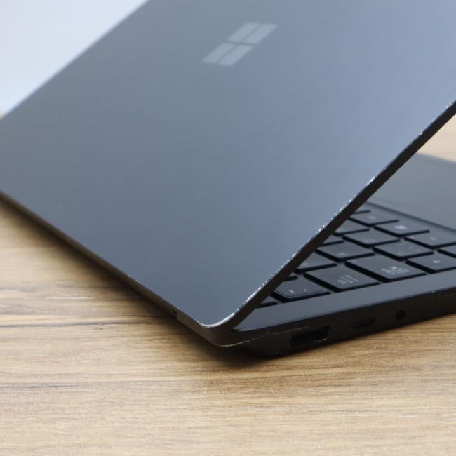 Tani Laptop Microsoft Surface 4 1951 Intel Core i5-1145G7 8GB RAM 256GB SSD 13,5 cali Dotyk  Klasa B idealny do pracy zdalnej, do pracy biurowej i do domu