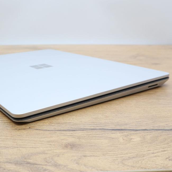 Używany Laptop Microsoft Surface 3 1867 Intel Core i5-1035G7 8GB RAM 256GB SSD 13.5 cali Dotyk  Klasa B idealny do pracy zdalnej, do pracy biurowej i do domu