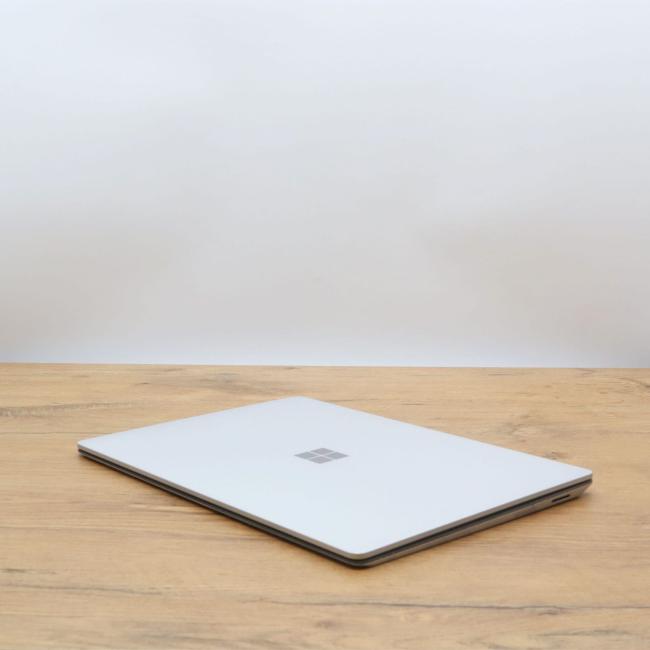 Używany Laptop Microsoft Surface 1769 GEN.2 Intel Core i7-8650U 8GB RAM 256GB SSD 13,5 cali Dotyk  Klasa B idealny do pracy zdalnej, do przeglądania internetu i do nauki