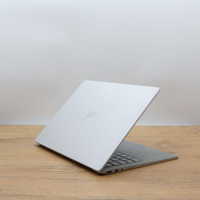 Tani Laptop Microsoft Surface 1769 GEN.2 Intel Core i7-8650U 8GB RAM 256GB SSD 13,5 cali Dotyk  Klasa B idealny do pracy zdalnej, do pracy biurowej i do domu