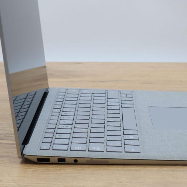 Poleasingowy Laptop Microsoft Surface 1769 GEN.2 Intel Core i7-8650U 8GB RAM 256GB SSD 13,5 cali Dotyk  Klasa B idealny do pracy zdalnej, do pracy biurowej i do domu