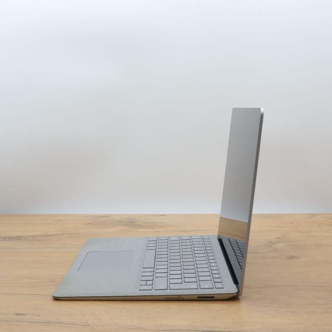 Tani Laptop Microsoft Surface 1769 GEN.2 Intel Core i7-8650U 8GB RAM 256GB SSD 13,5 cali Dotyk  Klasa B idealny do pracy zdalnej, do pracy biurowej i do domu