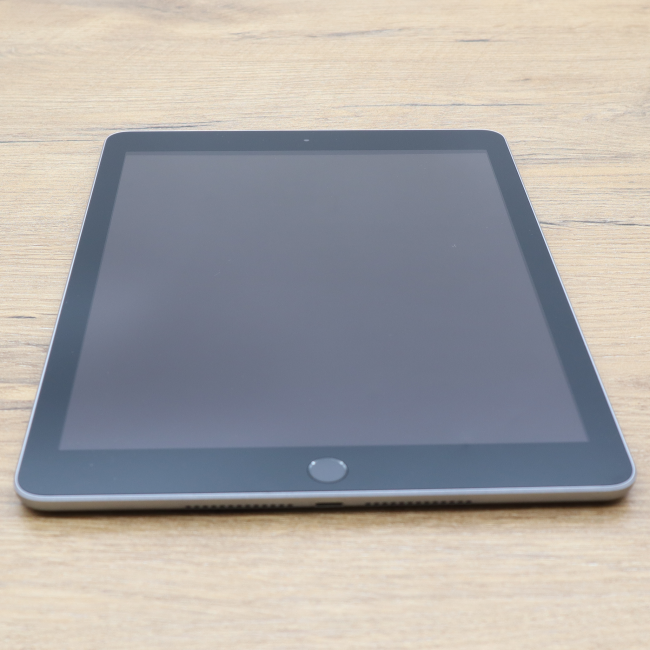 Używany Apple iPad 6 A1893 32GB 6gen gwiezdna szarość 9,7 cali Klasa A idealny do pracy zdalnej, do przeglądania internetu i do nauki