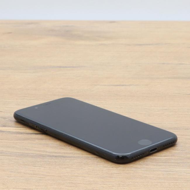 Tani Smartfon Apple Iphone 7 32GB Czarny Klasa A idealny do pracy zdalnej, do pracy biurowej i do domu