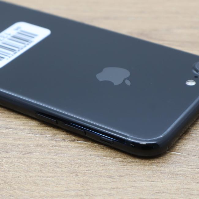 Używany Smartfon Apple Iphone 7 32GB Czarny Klasa A idealny do pracy zdalnej, do pracy biurowej i do domu