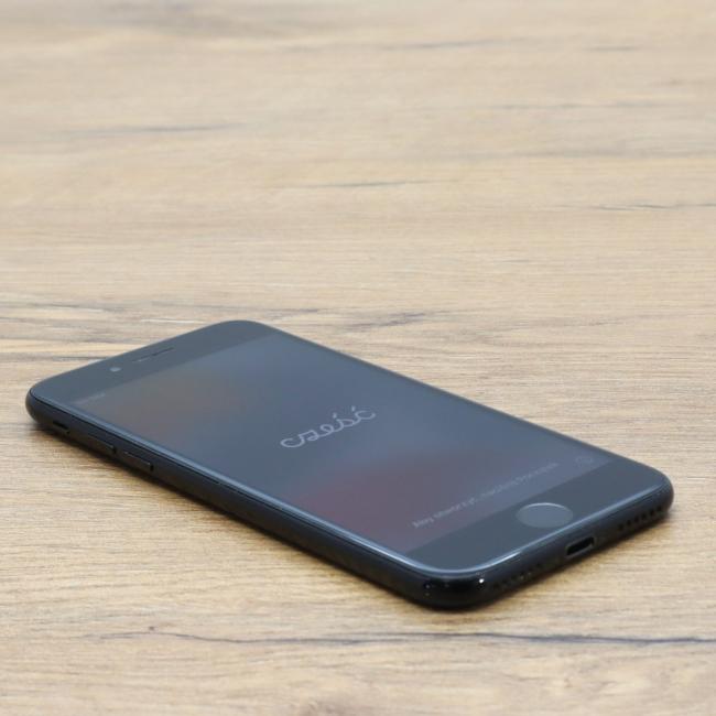 Tani Smartfon Apple Iphone 7 32GB Czarny Klasa A idealny do pracy zdalnej, do przeglądania internetu i do nauki