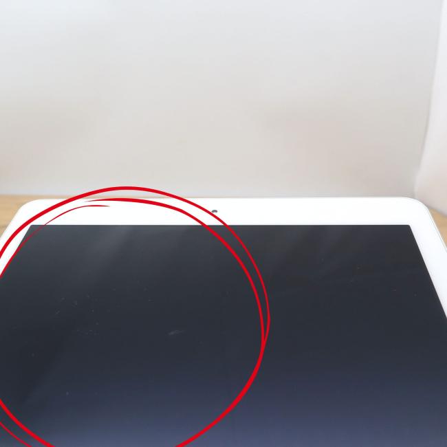 Poleasingowy Apple iPad Pro 9,7 cali A1673 A9X Silver 32GB Klasa B idealny do pracy zdalnej, do przeglądania internetu i do nauki