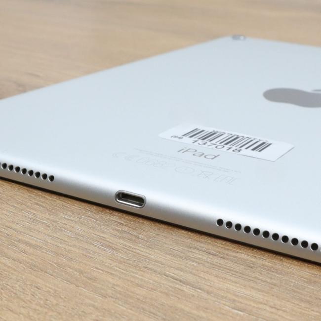 Tani Apple iPad Pro 9,7 cali A1673 A9X Silver 32GB Klasa B idealny do pracy zdalnej, do przeglądania internetu i do nauki