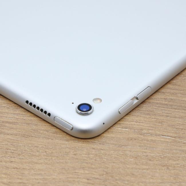 Tani Apple iPad Pro 9,7 cali A1673 A9X Silver 32GB Klasa B idealny do pracy zdalnej, do pracy biurowej i do domu