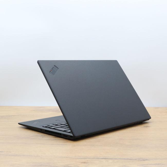 Poleasingowy Laptop Lenovo Thinkpad X1 Carbon 6th Gen Intel Core i7-8650U 8GB RAM 256GB SSD 14 cali Full HD Klasa B idealny do pracy zdalnej, do pracy biurowej i do domu