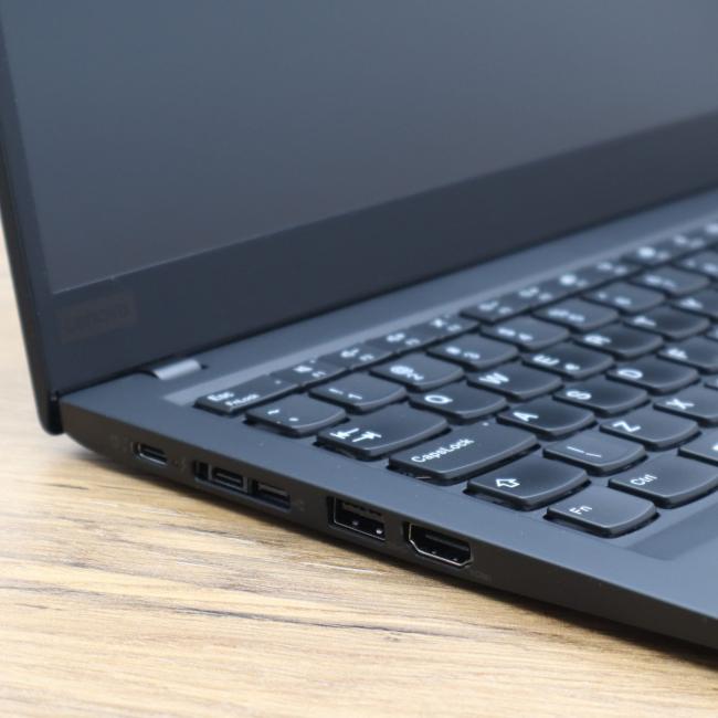 Poleasingowy Laptop Lenovo Thinkpad X1 Carbon 6th Gen Intel Core i7-8650U 8GB RAM 256GB SSD 14 cali Full HD Klasa B idealny do pracy zdalnej, do pracy biurowej i do domu