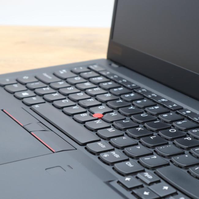 Tani Laptop Lenovo Thinkpad X1 Carbon 6th Gen Intel Core i5-8250U 8GB RAM 256GB SSD 14 cali Full HD Klasa B idealny do pracy zdalnej, do przeglądania internetu i do nauki