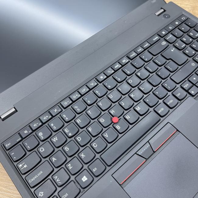 Używany Laptop Lenovo ThinkPad T560 Intel Core i5-6200U 8GB RAM 256GB SSD 15,6 cali Full HD Klasa B idealny do pracy zdalnej, do przeglądania internetu i do nauki