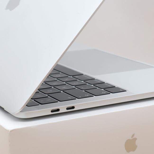 Używany Laptop Apple MacBook Pro A2159 2019 Intel Core i5-8257U 16GB 128GB NVME Silver Klasa B idealny do pracy zdalnej, do pracy biurowej i do domu