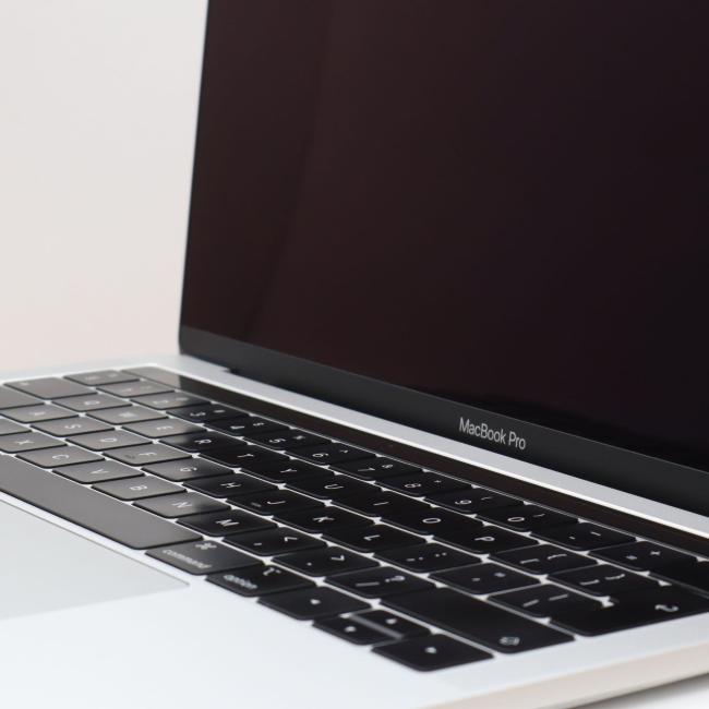Tani Laptop Apple MacBook Pro A2159 2019 Intel Core i5-8257U 16GB 128GB NVME Silver Klasa B idealny do pracy zdalnej, do pracy biurowej i do domu