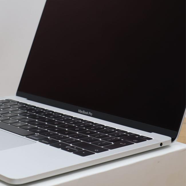 Używany Laptop Apple Macbook Pro 2017 A1708 Intel Core i5-7360U 16GB RAM 128GB SSD 13,3 cali Silver Klasa B idealny do pracy zdalnej, do pracy biurowej i do domu
