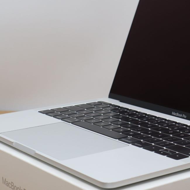 Tani Laptop Apple Macbook Pro 2017 A1708 Intel Core i5-7360U 16GB RAM 128GB SSD 13,3 cali Silver Klasa B idealny do pracy zdalnej, do przeglądania internetu i do nauki