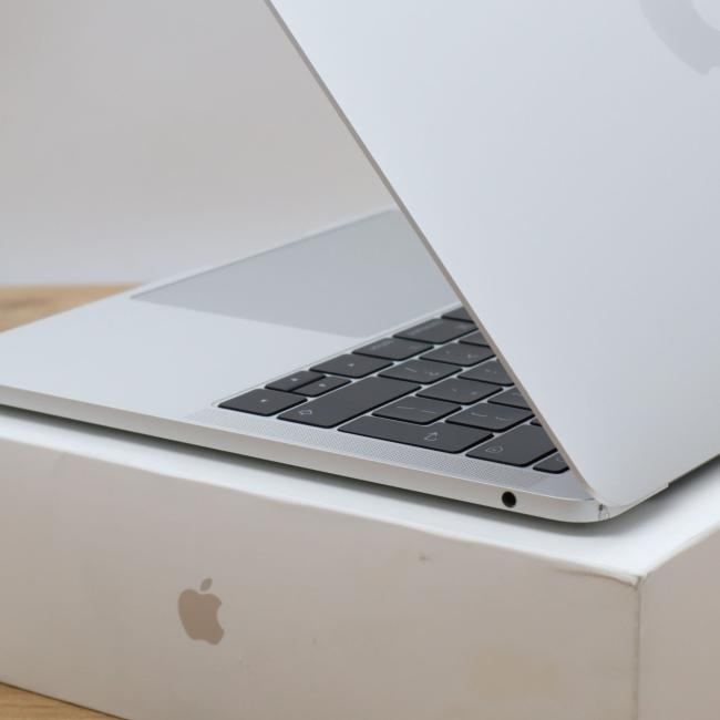 Poleasingowy Laptop Apple Macbook Pro 2017 A1708 Intel Core i5-7360U 16GB RAM 128GB SSD 13,3 cali Silver Klasa B idealny do pracy zdalnej, do przeglądania internetu i do nauki