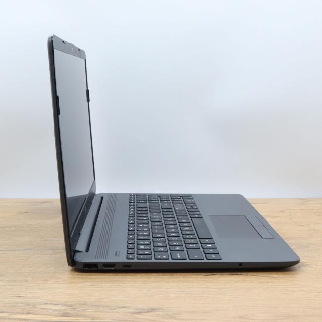 Używany Laptop HP 255 G8 AMD Ryzen 5 5500U 16GB RAM 512GB NVMe 15.6 cali Full HD Klasa B idealny do pracy zdalnej, do przeglądania internetu i do nauki