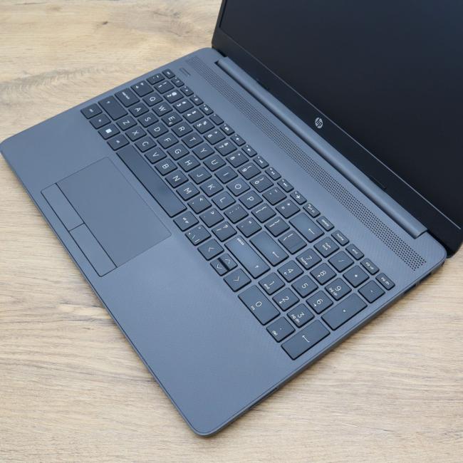 Poleasingowy Laptop HP 255 G8 AMD Ryzen 5 5500U 16GB RAM 512GB NVMe 15.6 cali Full HD Klasa B idealny do pracy zdalnej, do przeglądania internetu i do nauki