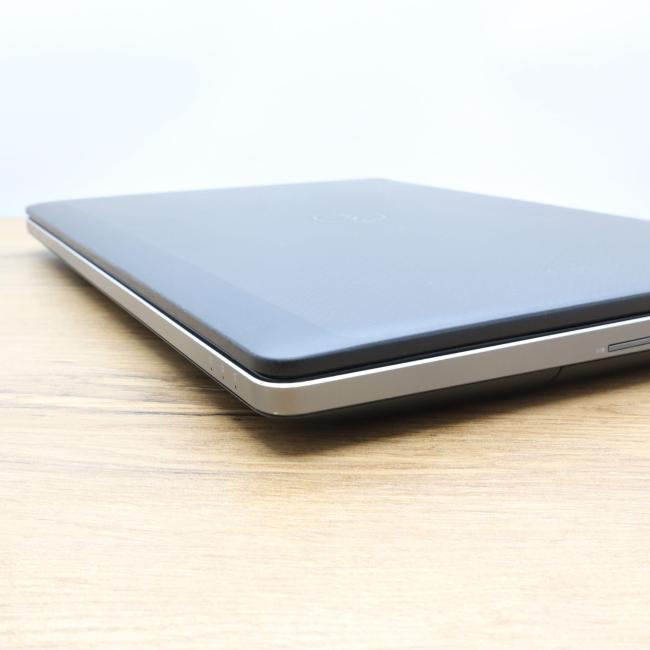 Poleasingowy Laptop Dell Precision 7710 Intel Core i7-6820HQ 32GB RAM 512GB SSD NVIDIA Quadro 17,3 cali Full HD Klasa C idealny do pracy zdalnej, do przeglądania internetu i do nauki