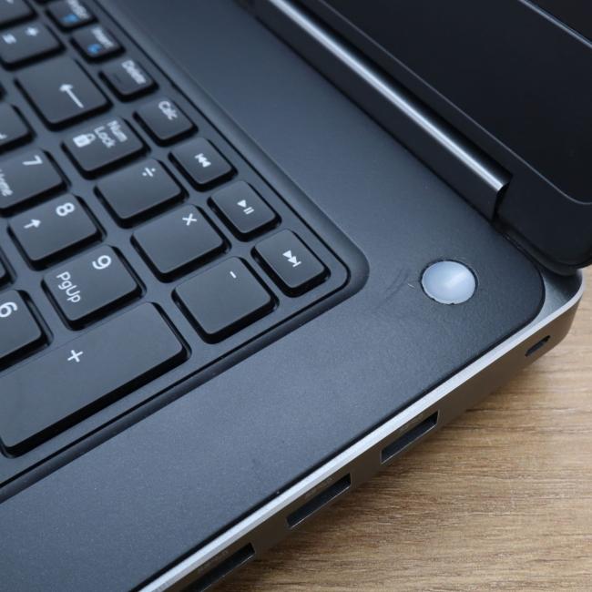 Tani Laptop Dell Precision 7710 Intel Core i7-6820HQ 32GB RAM 512GB SSD NVIDIA Quadro 17,3 cali Full HD Klasa C idealny do pracy zdalnej, do pracy biurowej i do domu