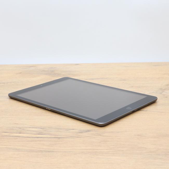 Używany Tablet Apple iPad 9 Gen 64GB A2604 10.2 cali Wi-Fi Cellular  Space Gray Klasa A idealny do pracy zdalnej, do pracy biurowej i do domu