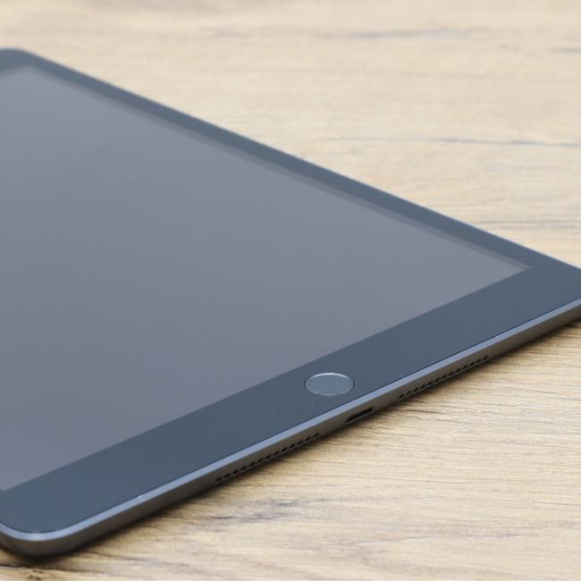 Tani Tablet Apple iPad 9 Gen 64GB A2604 10.2 cali Wi-Fi Cellular  Space Gray Klasa A idealny do pracy zdalnej, do przeglądania internetu i do nauki