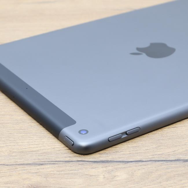 Używany Tablet Apple iPad 9 Gen 64GB A2604 10.2 cali Wi-Fi Cellular  Space Gray Klasa A idealny do pracy zdalnej, do przeglądania internetu i do nauki