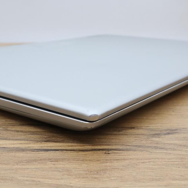 Tani Laptop Lenovo YOGA 720 15IKB i7-7700HQ 16GB RAM 512GB SSD GeForce GTX 1050 15,6 cali 4K Dotykowy idealny do pracy zdalnej, do przeglądania internetu i do nauki