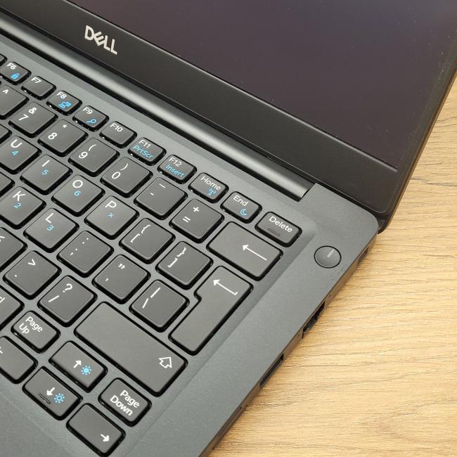Poleasingowy Laptop Dell Latitude 7390 Intel Core i5-8350U 8GB RAM 256GB SSD 13,3 Full HD Dotyk Klasa B idealny do pracy zdalnej, do pracy biurowej i do domu