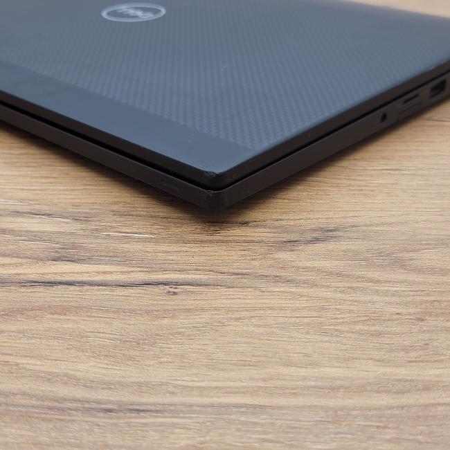 Używany Laptop Dell Latitude 7390 Intel Core i5-8350U 8GB RAM 256GB SSD 13,3 Full HD Dotyk Klasa B idealny do pracy zdalnej, do pracy biurowej i do domu