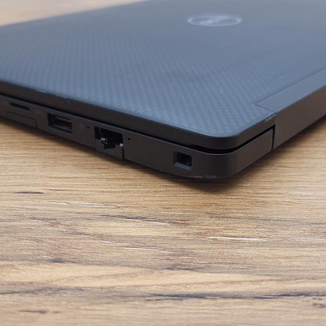 Tani Laptop Dell Latitude 7390 Intel Core i5-8350U 8GB RAM 256GB SSD 13,3 Full HD Dotyk Klasa B idealny do pracy zdalnej, do przeglądania internetu i do nauki
