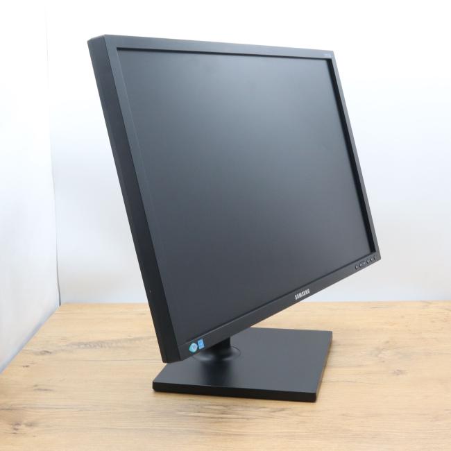 Poleasingowy Monitor LED Samsung S24C650BW 24 cali Full HD IPS Klasa A idealny do pracy zdalnej, do pracy biurowej i do domu