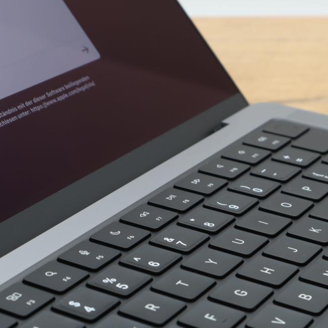 Poleasingowy Laptop Apple Macbook Pro A2779 2023 M2 Pro 16GB RAM 512GB SSD 14 cali Space Gray Klasa A idealny do pracy zdalnej, do pracy biurowej i do domu