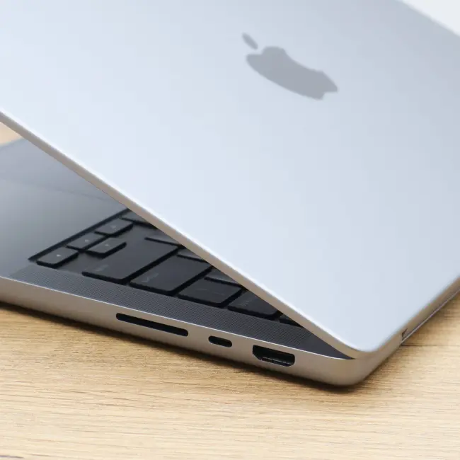 Używany Laptop Apple Macbook Pro A2779 2023 M2 Pro 16GB RAM 512GB SSD 14 cali Space Gray Klasa A idealny do pracy zdalnej, do przeglądania internetu i do nauki