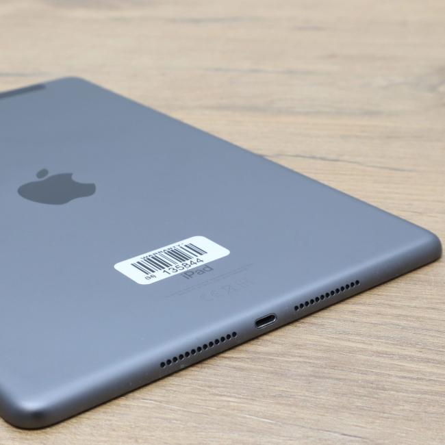 Używany Tablet Apple iPad 9 Gen 64GB A2604 10.2 Wi-Fi Cellular Space Gray Klasa B idealny do pracy zdalnej, do przeglądania internetu i do nauki