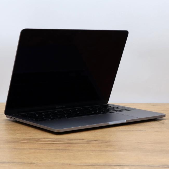 Używany Laptop Apple Macbook Pro A2338 2022 M2 16GB RAM 512GB SSD 13,3 cali  Space Gray Klasa A idealny do pracy zdalnej, do przeglądania internetu i do nauki
