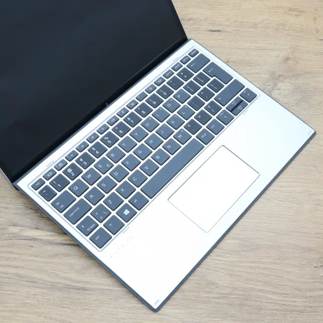 Używany Tablet HP Elite X2 G8  Intel Core i5-1135G7 8GB RAM 512GB 13 cali Klasa B idealny do pracy zdalnej, do przeglądania internetu i do nauki