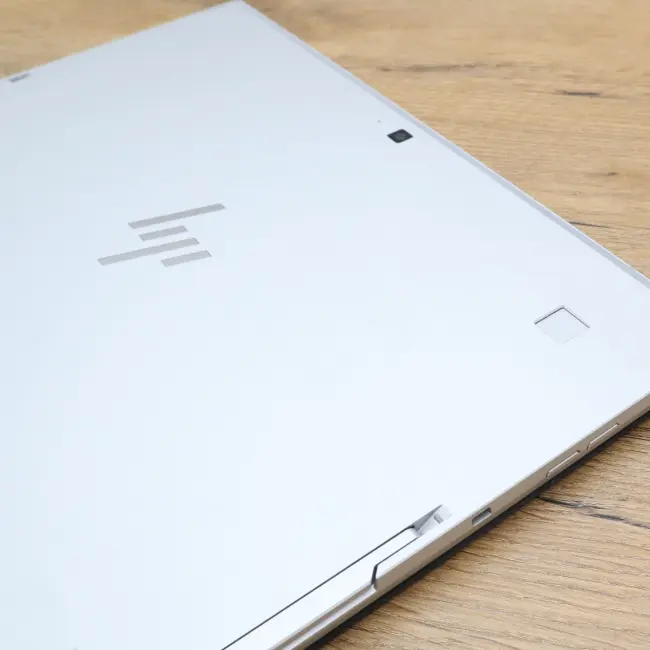 Używany Tablet HP Elite X2 G8  Intel Core i5-1135G7 8GB RAM 512GB 13 cali Klasa B idealny do pracy zdalnej, do przeglądania internetu i do nauki