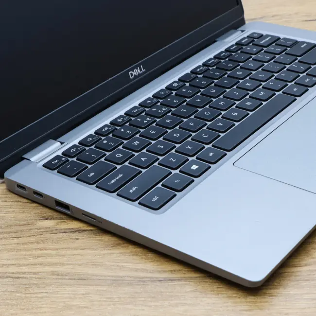 Używany Laptop Dell Latitude 5320   Intel Core i7-1185G7 16GB RAM 256GB NVMe Full HD 13,3 cali Klasa B idealny do pracy zdalnej, do pracy biurowej i do domu