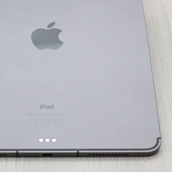 Tani Tablet Apple A2589 iPad Air 5 M1 64GB Space Gray 10.9 cali + Cellular Klasa A idealny do pracy zdalnej, do pracy biurowej i do domu