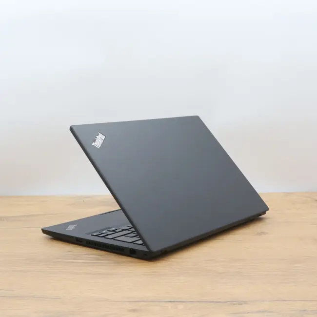 Używany Laptop Lenovo ThinkPad T495 AMD RYZEN 5 PRO 3500U 8GB 256GB NVMe 14 cali Full HD Klasa B idealny do pracy zdalnej, do przeglądania internetu i do nauki