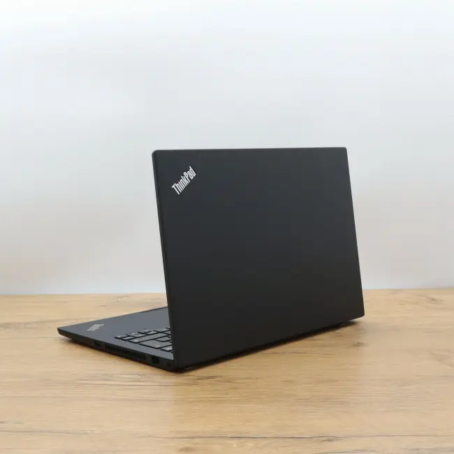 Używany Laptop Lenovo ThinkPad T495 AMD RYZEN 5 PRO 3500U 8GB 256GB NVMe 14 cali Full HD Klasa B idealny do pracy zdalnej, do pracy biurowej i do domu