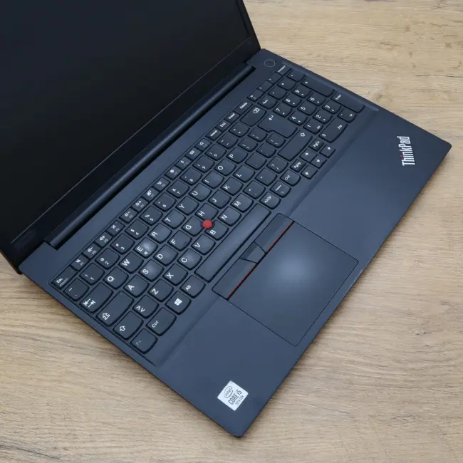Tani Laptop Lenovo ThinkPad E15 Intel Core i5-10210U 16GB RAM 256GB SSD 15 cali Full HD Klasa B idealny do pracy zdalnej, do pracy biurowej i do domu